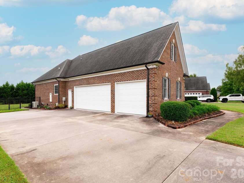 7060 Bovine Lane, Harrisburg, NC 28075.  MLS# CAR4428246, YatesRealty ID 53698. 
