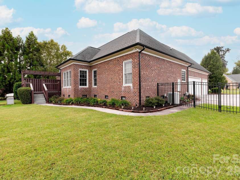 7060 Bovine Lane, Harrisburg, NC 28075.  MLS# CAR4428246, YatesRealty ID 53698. 
