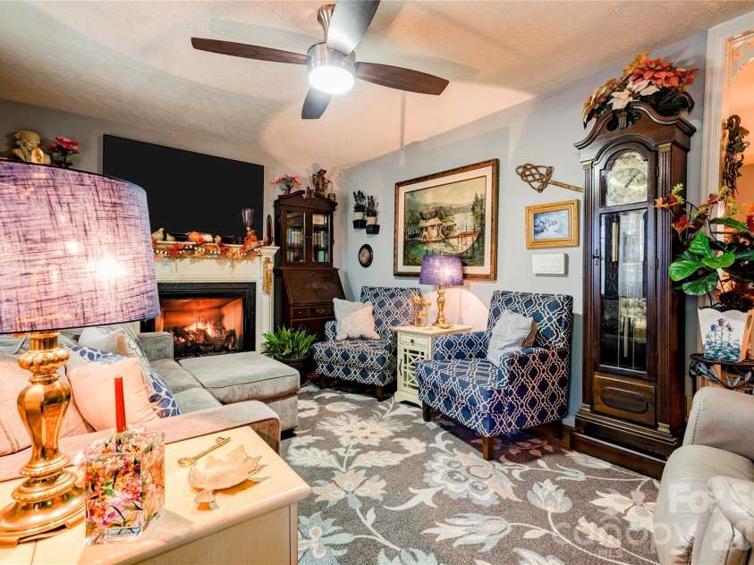 1564 Timberlake Drive, Shelby, NC 28150.  MLS# CAR4429438, YatesRealty ID 53699. Family Room