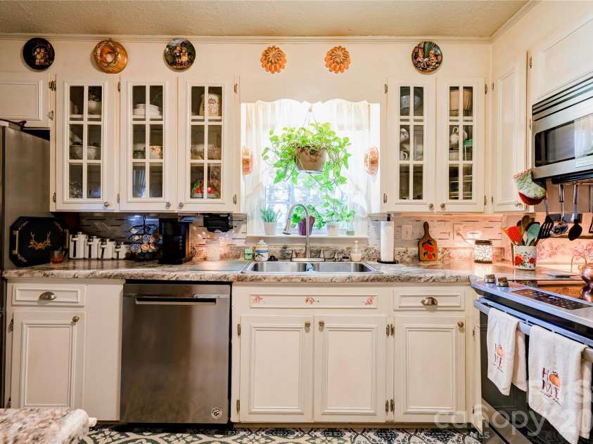 1564 Timberlake Drive, Shelby, NC 28150.  MLS# CAR4429438, YatesRealty ID 53699. Kitchen