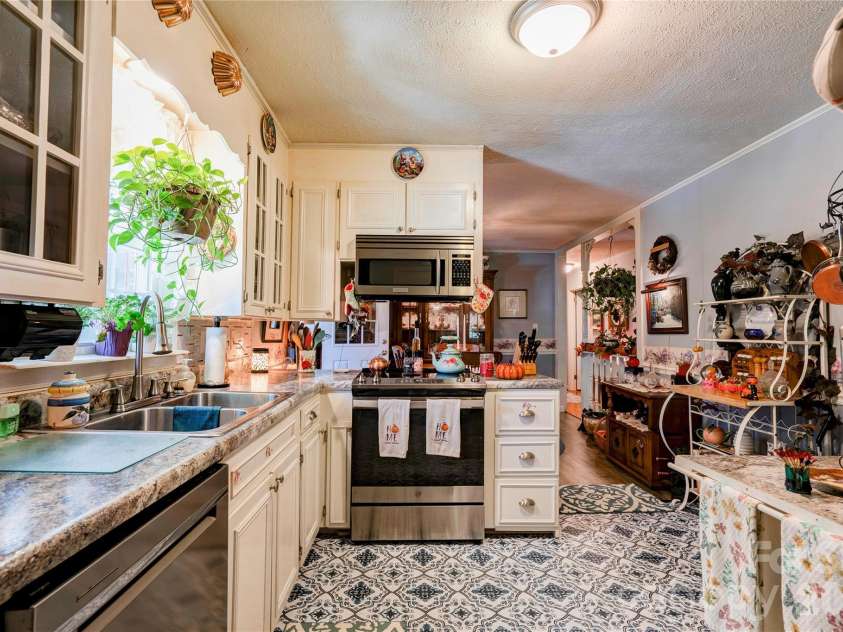 1564 Timberlake Drive, Shelby, NC 28150.  MLS# CAR4429438, YatesRealty ID 53699. Kitchen
