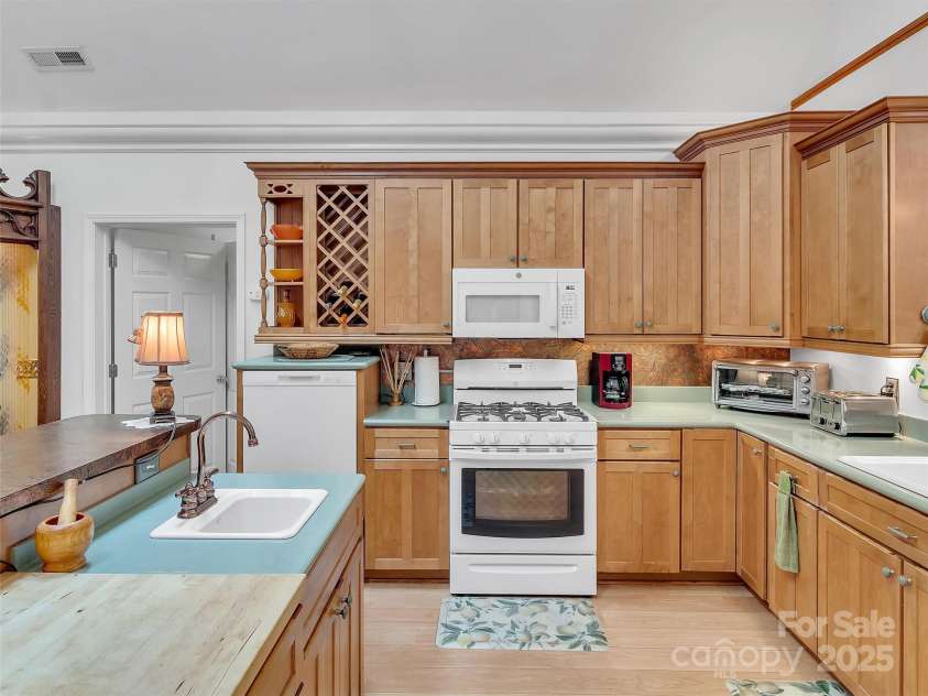 144 Ruffed Grouse Lane, Waynesville, NC 28786.  MLS# CAR4042474, YatesRealty ID 537. 