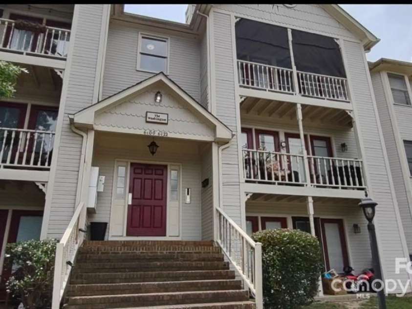 6106 Meadow Rose Lane, Charlotte, NC 28215.  MLS# CAR4217029, YatesRealty ID 537. Building Front