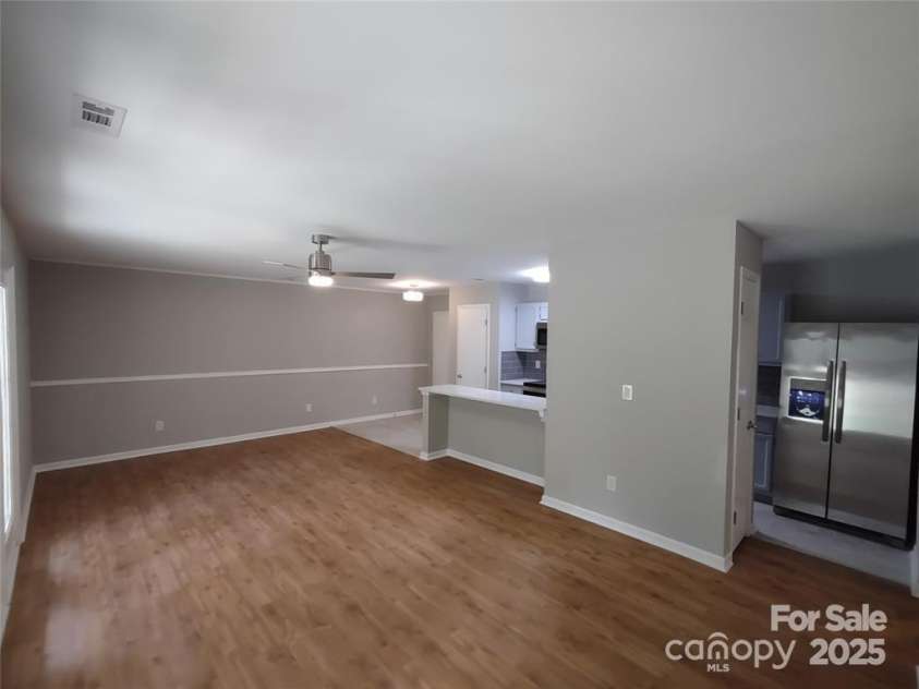 6106 Meadow Rose Lane, Charlotte, NC 28215.  MLS# CAR4217029, YatesRealty ID 537. Living room/entry/kitchen