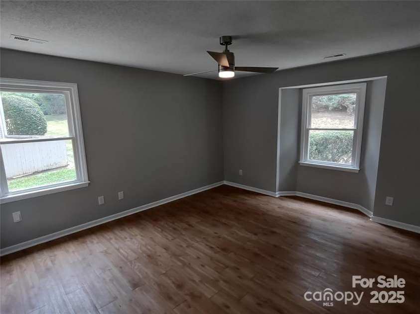 6106 Meadow Rose Lane, Charlotte, NC 28215.  MLS# CAR4217029, YatesRealty ID 537. Primary Bedroom