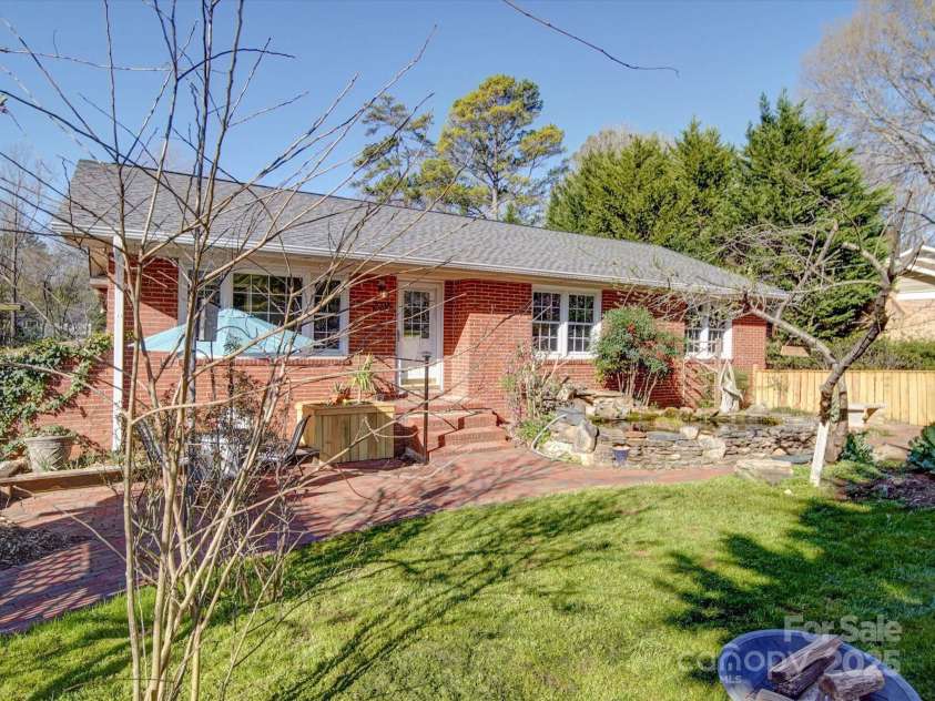 2036 Edgewater Drive, Charlotte, NC 28210.  MLS# CAR4234294, YatesRealty ID 5370. 