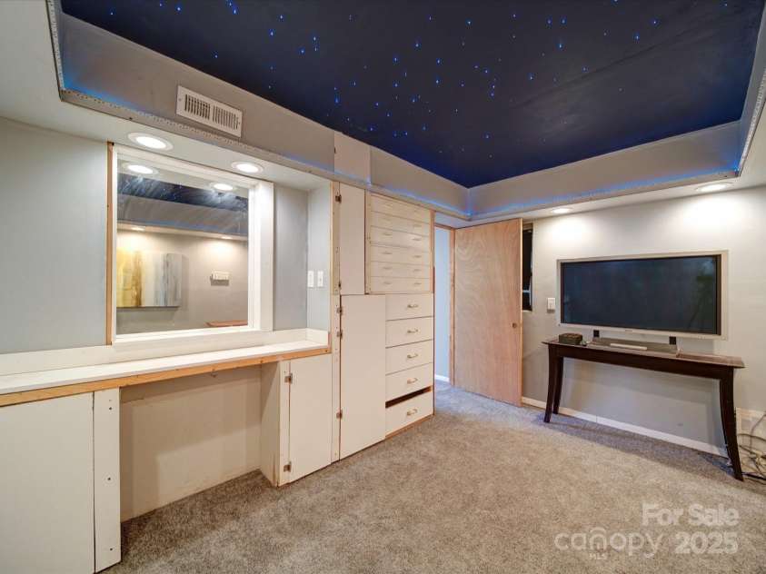 2036 Edgewater Drive, Charlotte, NC 28210.  MLS# CAR4234294, YatesRealty ID 5370. 