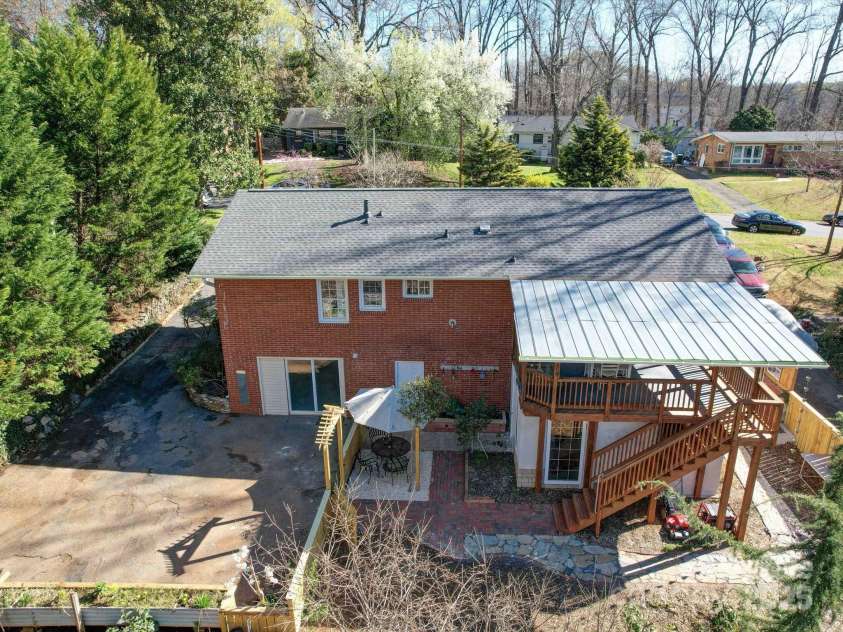 2036 Edgewater Drive, Charlotte, NC 28210.  MLS# CAR4234294, YatesRealty ID 5370. 