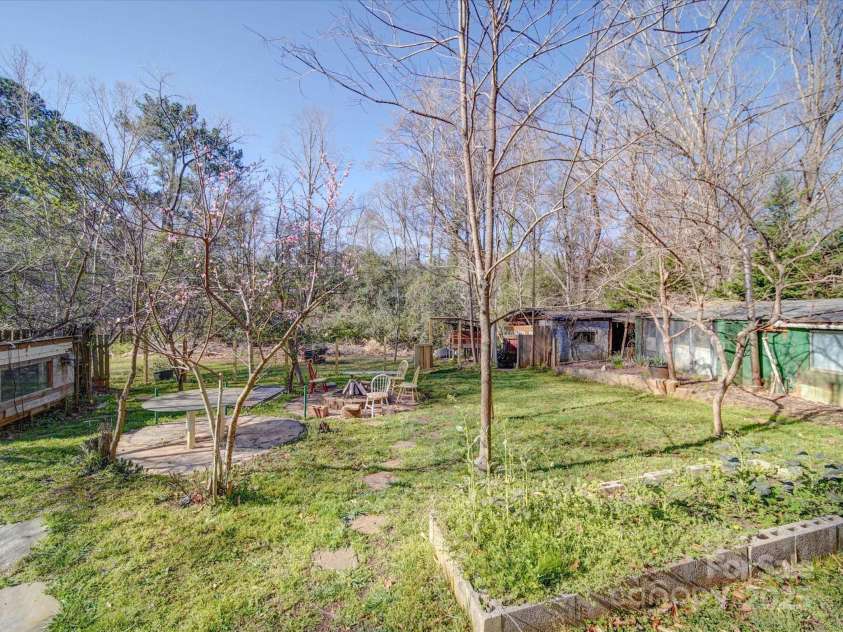 2036 Edgewater Drive, Charlotte, NC 28210.  MLS# CAR4234294, YatesRealty ID 5370. 