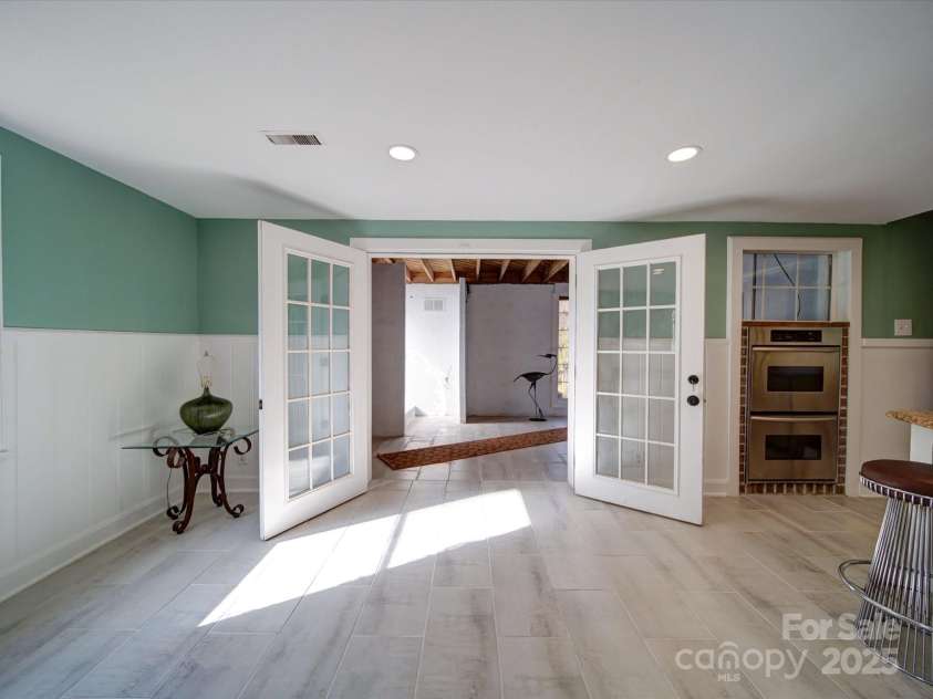 2036 Edgewater Drive, Charlotte, NC 28210.  MLS# CAR4234294, YatesRealty ID 5370. 