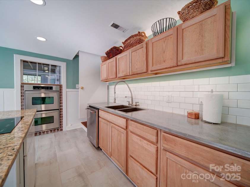 2036 Edgewater Drive, Charlotte, NC 28210.  MLS# CAR4234294, YatesRealty ID 5370. 