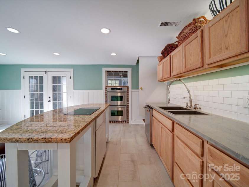 2036 Edgewater Drive, Charlotte, NC 28210.  MLS# CAR4234294, YatesRealty ID 5370. 