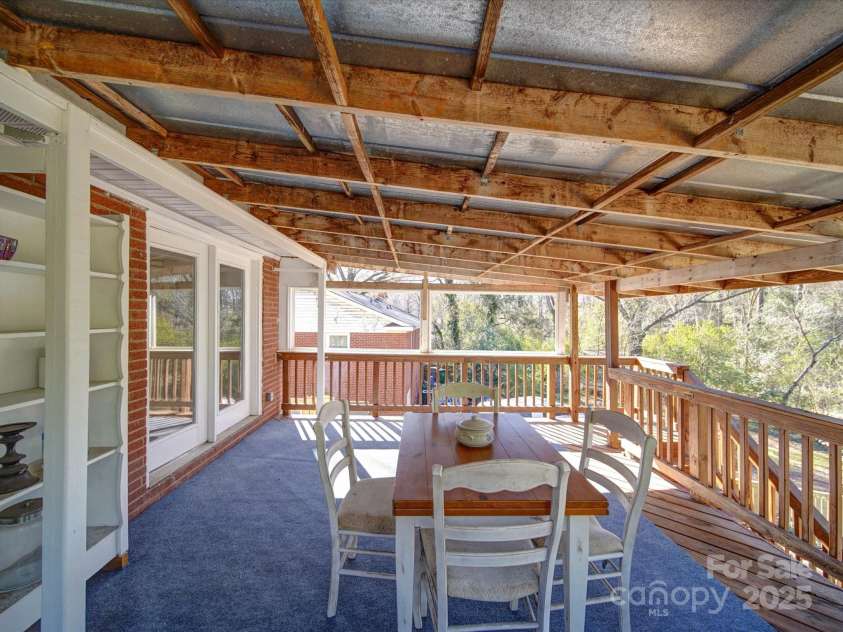 2036 Edgewater Drive, Charlotte, NC 28210.  MLS# CAR4234294, YatesRealty ID 5370. 