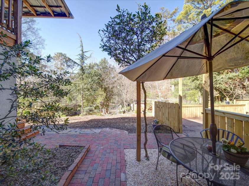 2036 Edgewater Drive, Charlotte, NC 28210.  MLS# CAR4234294, YatesRealty ID 5370. 