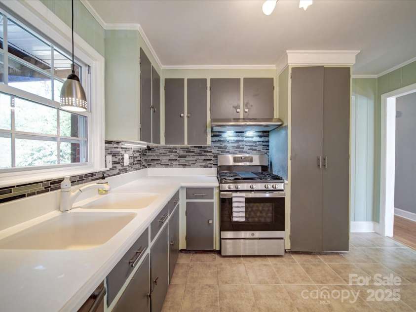 2036 Edgewater Drive, Charlotte, NC 28210.  MLS# CAR4234294, YatesRealty ID 5370. 