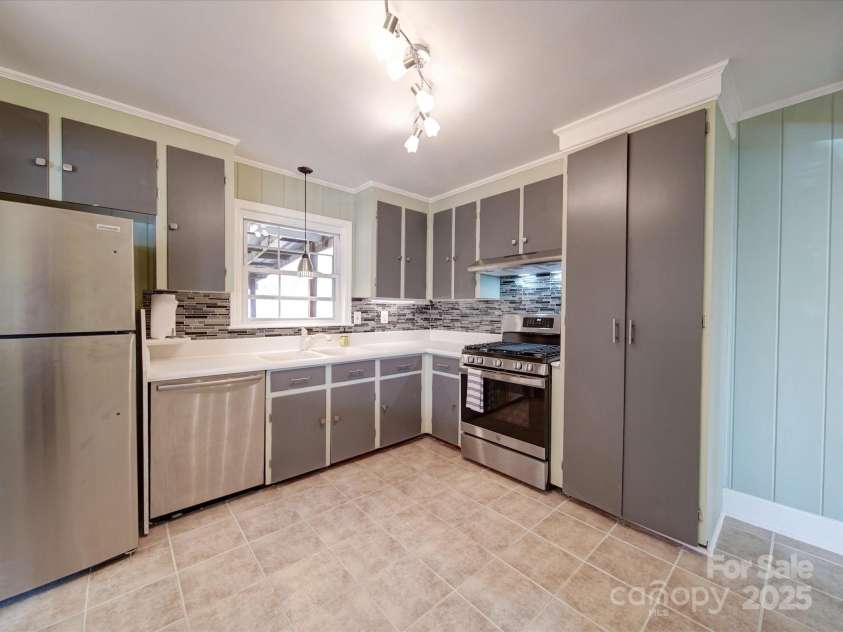 2036 Edgewater Drive, Charlotte, NC 28210.  MLS# CAR4234294, YatesRealty ID 5370. 