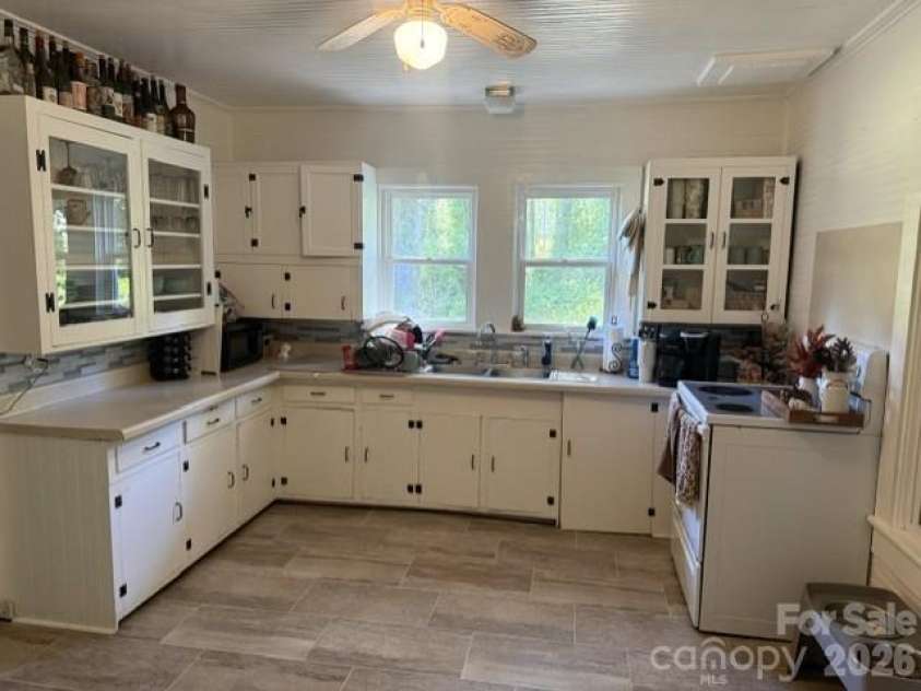 44731 Gold Branch Road, Richfield, NC 28137.  MLS# CAR4428570, YatesRealty ID 53701. County Kitchen