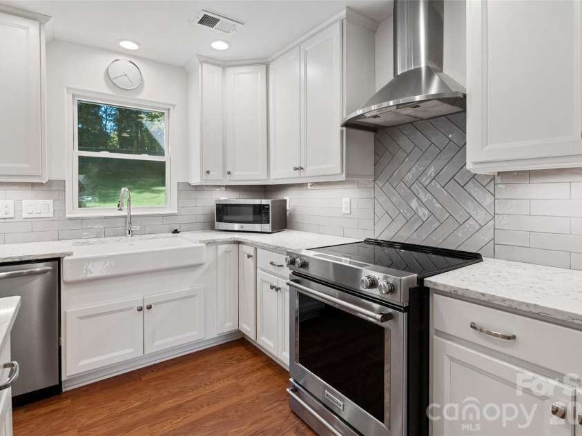 3301 Rillet Court, Charlotte, NC 28269.  MLS# CAR4427883, YatesRealty ID 53702. 