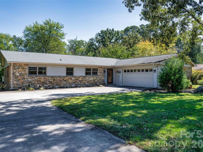 109 Greenwood Forest Drive, Etowah, NC 28729.  MLS# CAR4429683, YatesRealty ID 53712. 