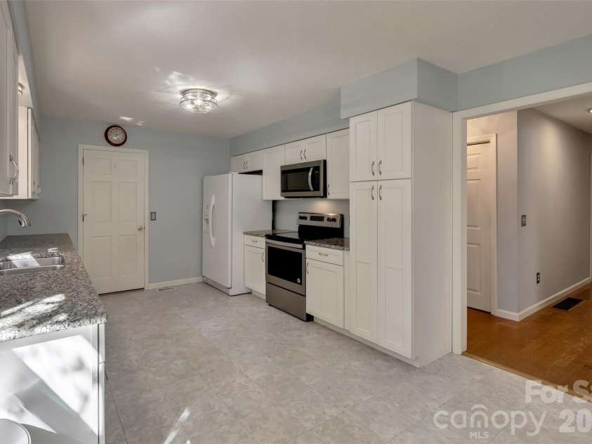 109 Greenwood Forest Drive, Etowah, NC 28729.  MLS# CAR4429683, YatesRealty ID 53712. 