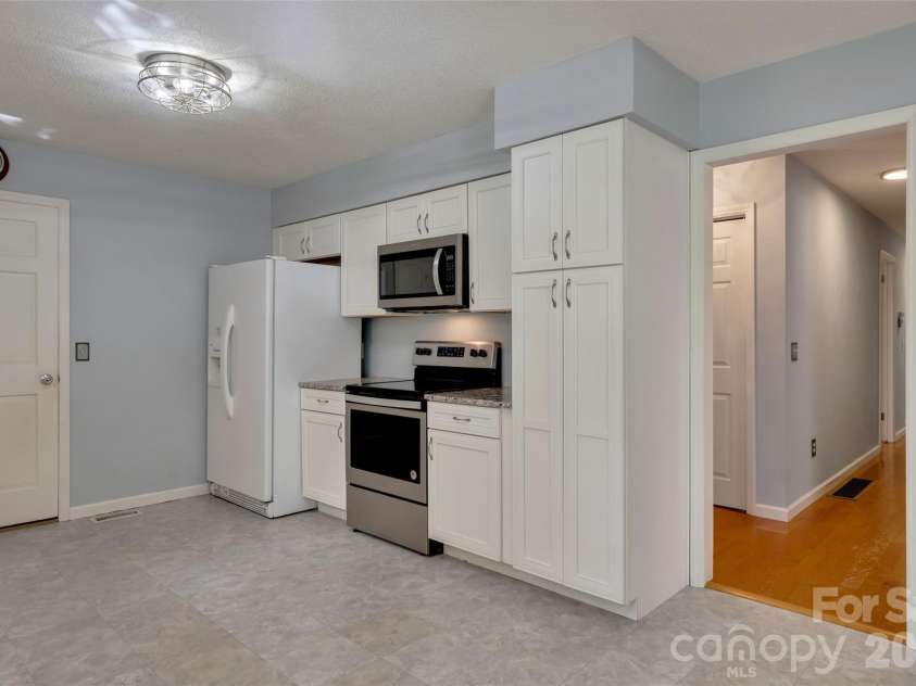 109 Greenwood Forest Drive, Etowah, NC 28729.  MLS# CAR4429683, YatesRealty ID 53712. 