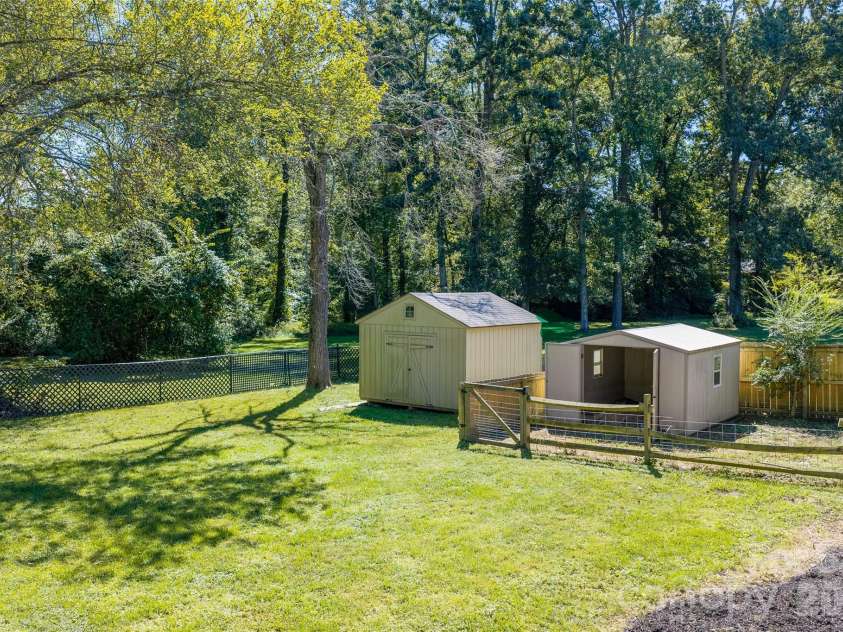 109 Greenwood Forest Drive, Etowah, NC 28729.  MLS# CAR4429683, YatesRealty ID 53712. 