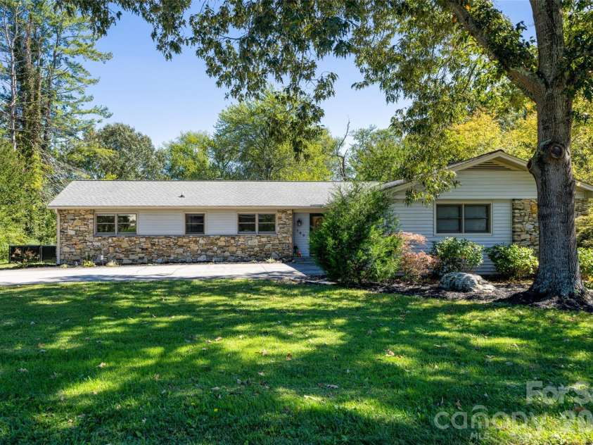 109 Greenwood Forest Drive, Etowah, NC 28729.  MLS# CAR4429683, YatesRealty ID 53712. 