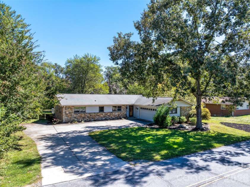 109 Greenwood Forest Drive, Etowah, NC 28729.  MLS# CAR4429683, YatesRealty ID 53712. 