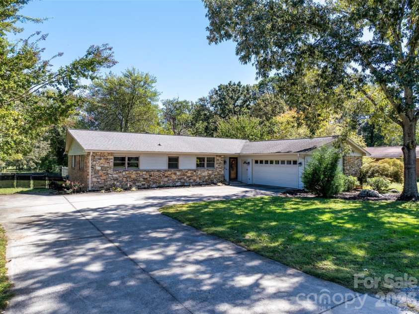 109 Greenwood Forest Drive, Etowah, NC 28729.  MLS# CAR4429683, YatesRealty ID 53712. 