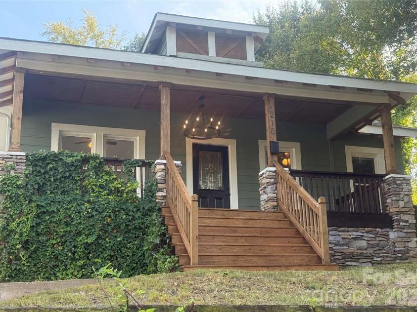 216 Catawba Avenue, Mount Holly, NC 28120.  MLS# CAR4425168, YatesRealty ID 53718. 