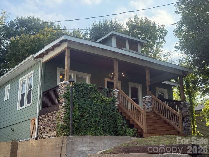 216 Catawba Avenue, Mount Holly, NC 28120.  MLS# CAR4425168, YatesRealty ID 53718. 