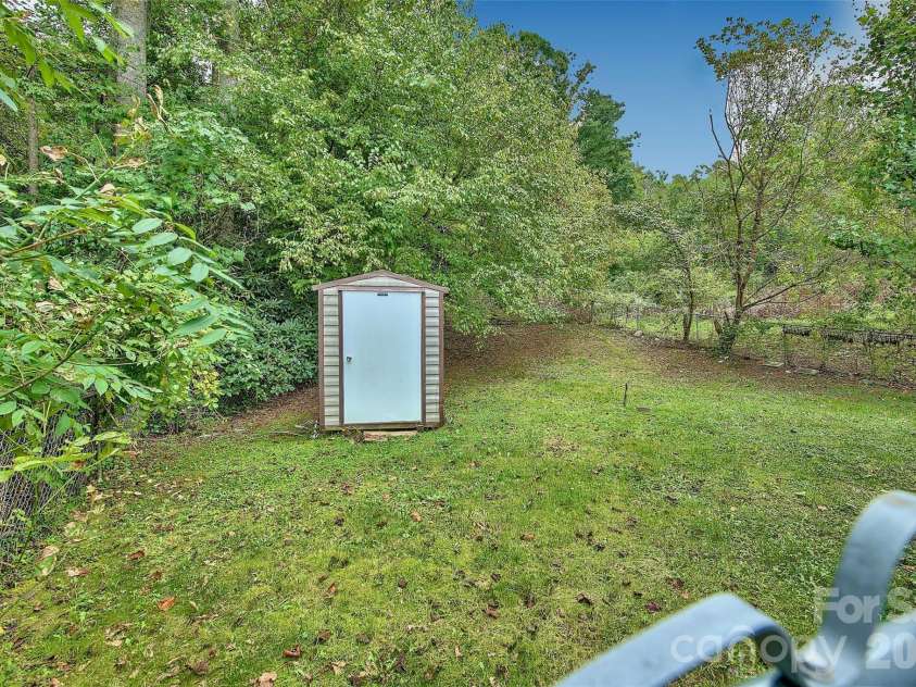 397 Reservoir Road, Spruce Pine, NC 28777.  MLS# CAR4429844, YatesRealty ID 53719. 