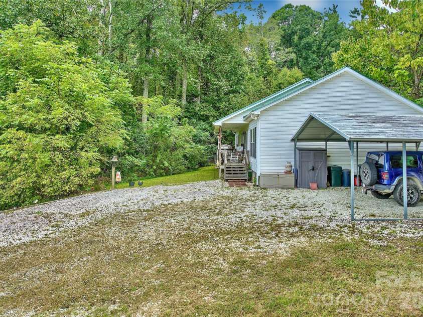 397 Reservoir Road, Spruce Pine, NC 28777.  MLS# CAR4429844, YatesRealty ID 53719. 