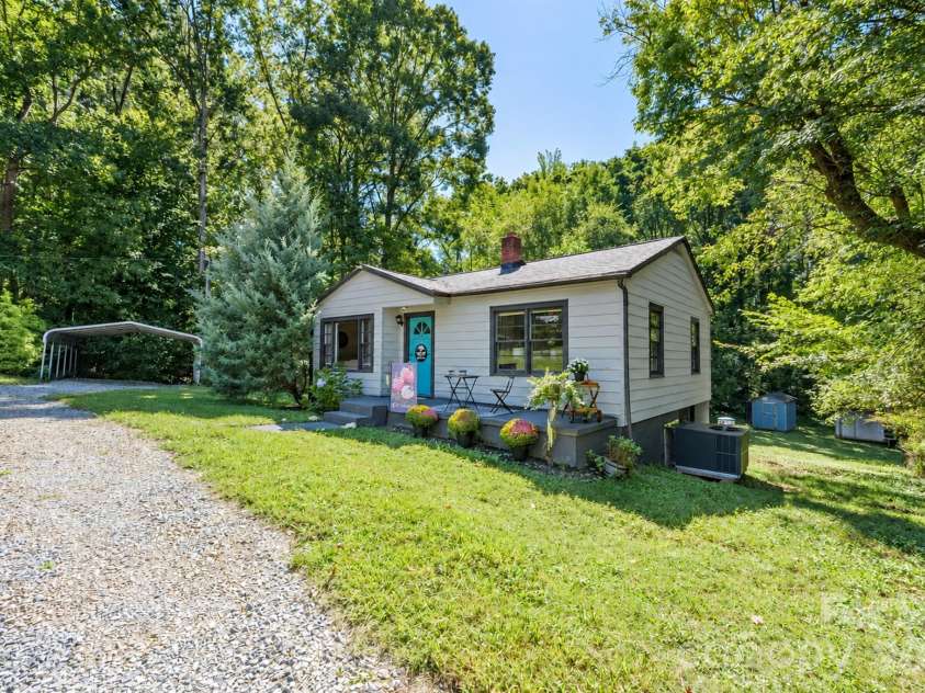 907 Mauney Road, Stanley, NC 28164.  MLS# CAR4429379, YatesRealty ID 53720. 