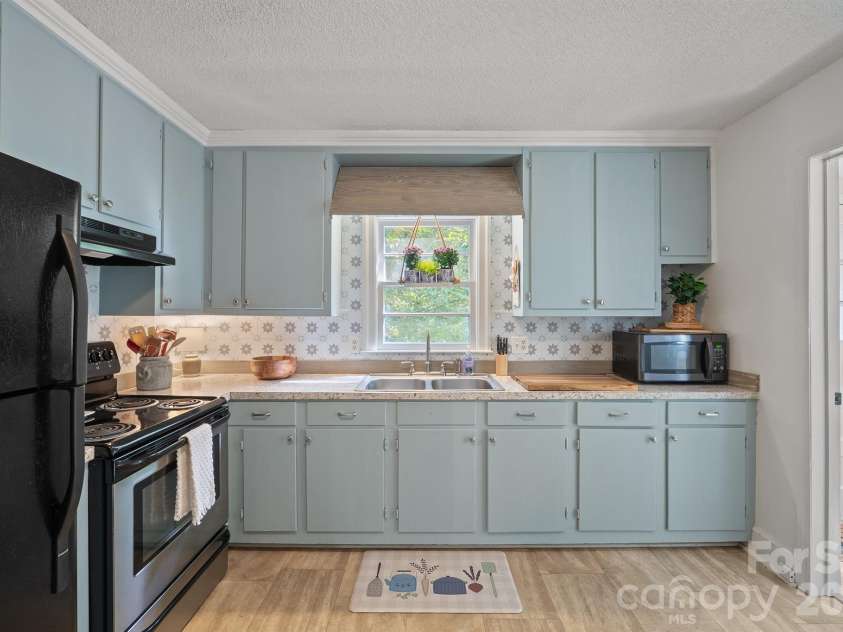 907 Mauney Road, Stanley, NC 28164.  MLS# CAR4429379, YatesRealty ID 53720. 