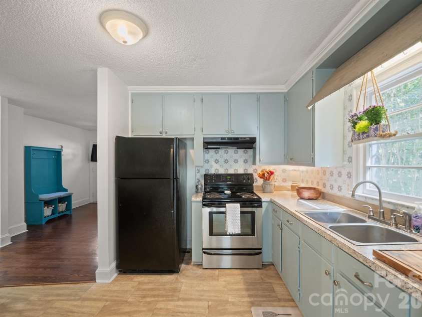 907 Mauney Road, Stanley, NC 28164.  MLS# CAR4429379, YatesRealty ID 53720. 