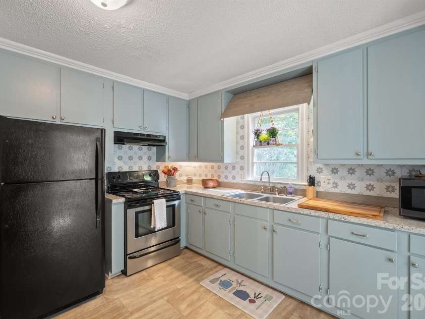 907 Mauney Road, Stanley, NC 28164.  MLS# CAR4429379, YatesRealty ID 53720. 