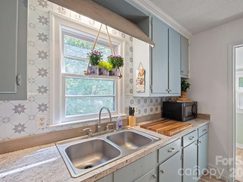 907 Mauney Road, Stanley, NC 28164.  MLS# CAR4429379, YatesRealty ID 53720. 