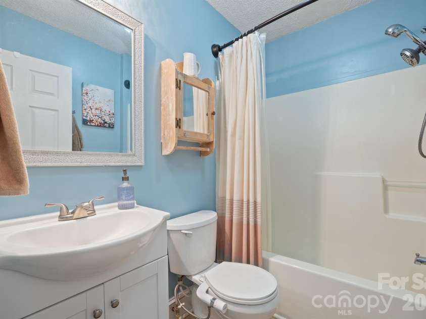 907 Mauney Road, Stanley, NC 28164.  MLS# CAR4429379, YatesRealty ID 53720. 