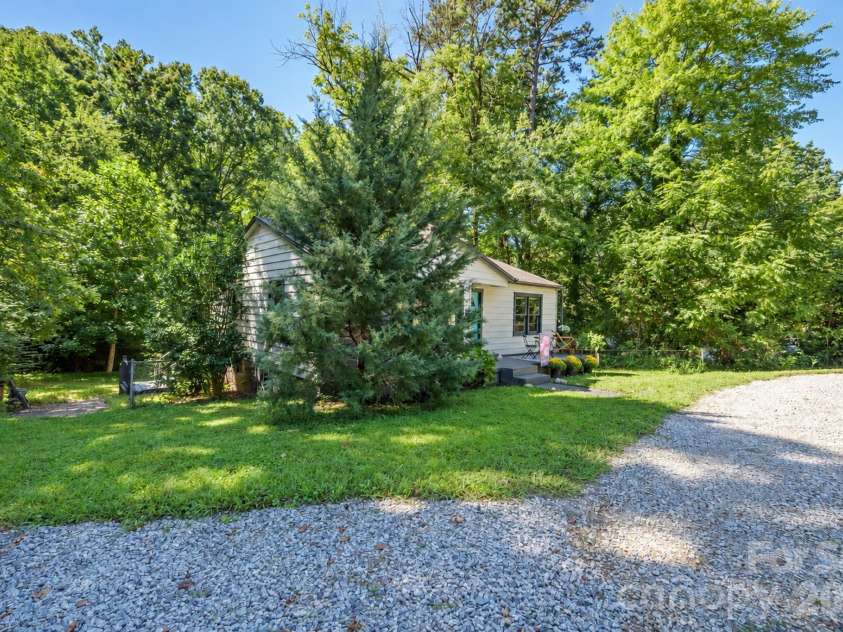 907 Mauney Road, Stanley, NC 28164.  MLS# CAR4429379, YatesRealty ID 53720. 