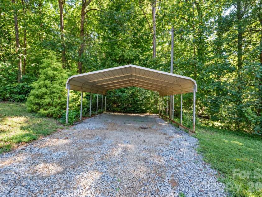 907 Mauney Road, Stanley, NC 28164.  MLS# CAR4429379, YatesRealty ID 53720. 