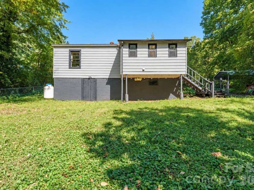 907 Mauney Road, Stanley, NC 28164.  MLS# CAR4429379, YatesRealty ID 53720. 