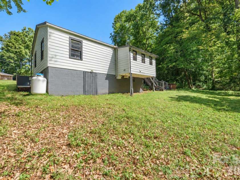 907 Mauney Road, Stanley, NC 28164.  MLS# CAR4429379, YatesRealty ID 53720. 