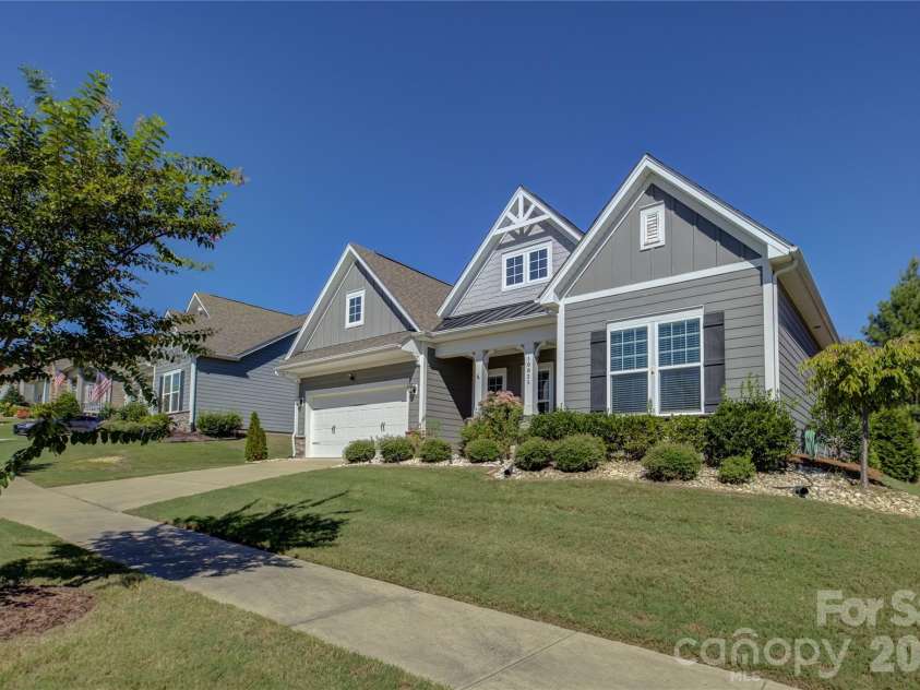 10025 St Kitts Landing Lane, Charlotte, NC 28278.  MLS# CAR4426225, YatesRealty ID 53722. 