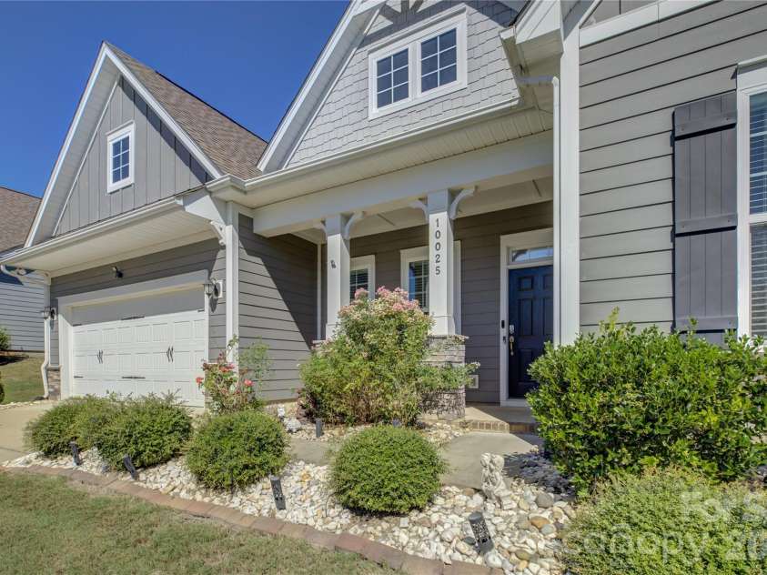 10025 St Kitts Landing Lane, Charlotte, NC 28278.  MLS# CAR4426225, YatesRealty ID 53722. 