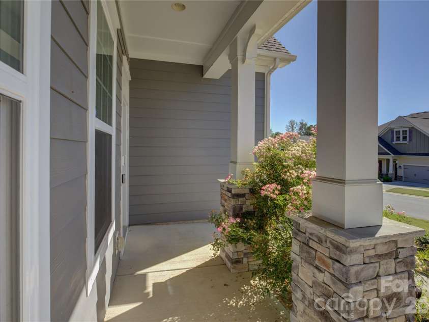 10025 St Kitts Landing Lane, Charlotte, NC 28278.  MLS# CAR4426225, YatesRealty ID 53722. 