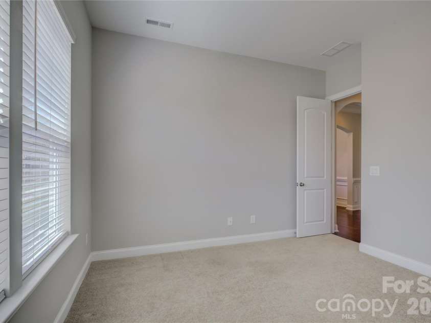 10025 St Kitts Landing Lane, Charlotte, NC 28278.  MLS# CAR4426225, YatesRealty ID 53722. 