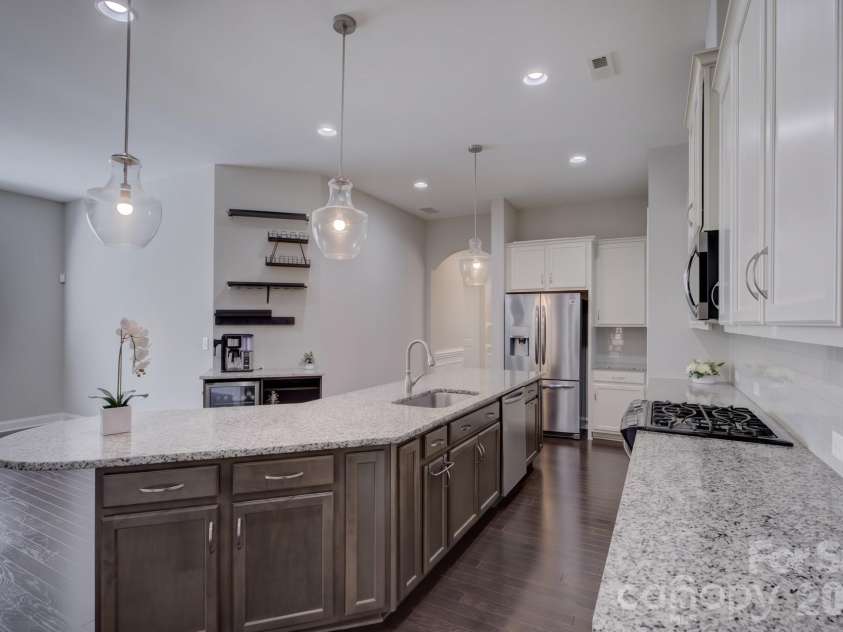 10025 St Kitts Landing Lane, Charlotte, NC 28278.  MLS# CAR4426225, YatesRealty ID 53722. 