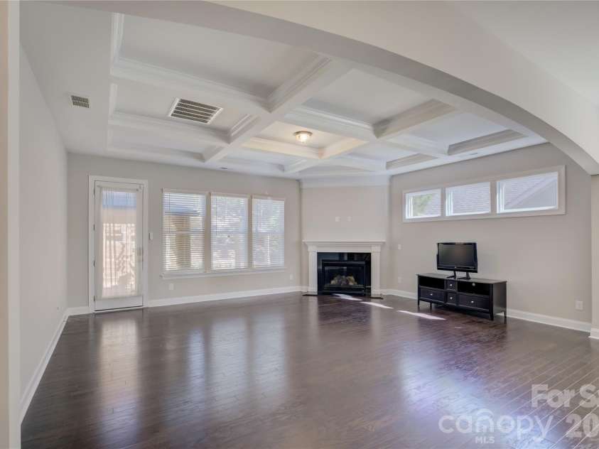 10025 St Kitts Landing Lane, Charlotte, NC 28278.  MLS# CAR4426225, YatesRealty ID 53722. 