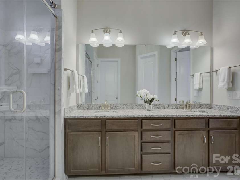 10025 St Kitts Landing Lane, Charlotte, NC 28278.  MLS# CAR4426225, YatesRealty ID 53722. 